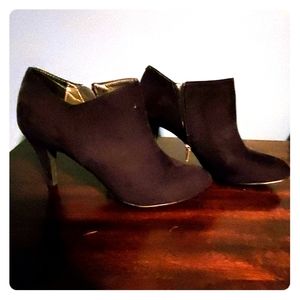 Women's A.N.A. black booties size 9.5